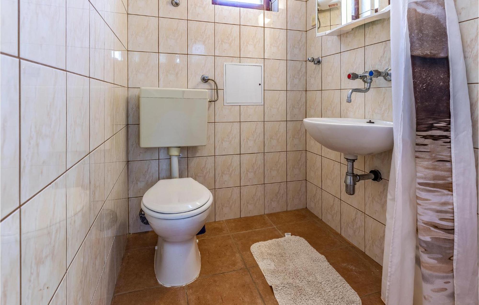Nice Apartment In Pula With Kitchen Buitenkant foto
